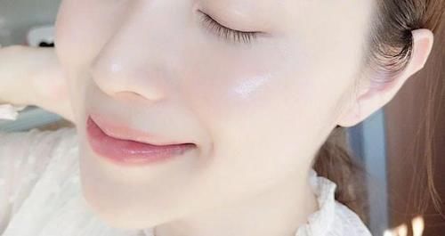 建议皮肤暗黄的女生常“湿敷”,坚持1个冬天,皮肤白1个度不止