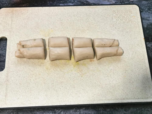  做豆沙饼一点儿不难，1张手抓饼做4个，外焦里嫩口口香甜