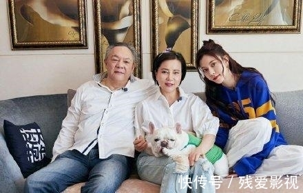 羡慕|宋妍霏妈妈谈养大娃二娃的区别太真实!让人羡慕的家庭是这样来的