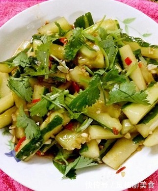 苏打粉|做凉拌黄瓜,最忌直接加盐!大厨教你正确做法,酸脆可口特入味!