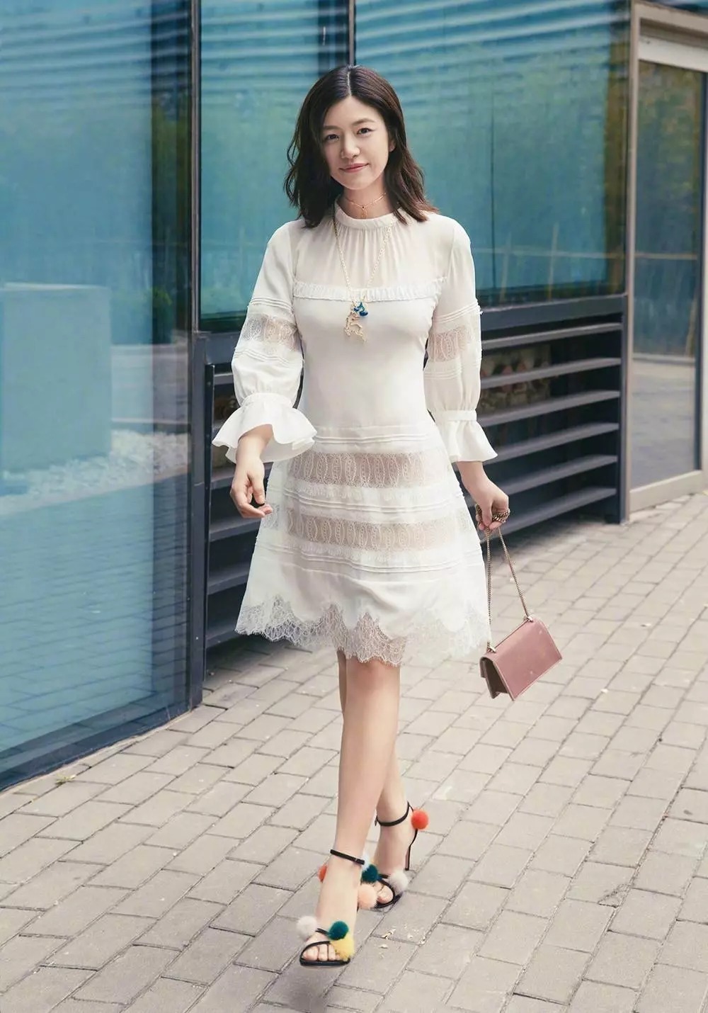 减龄|周末出街搭配高跟鞋,高级时尚又减龄