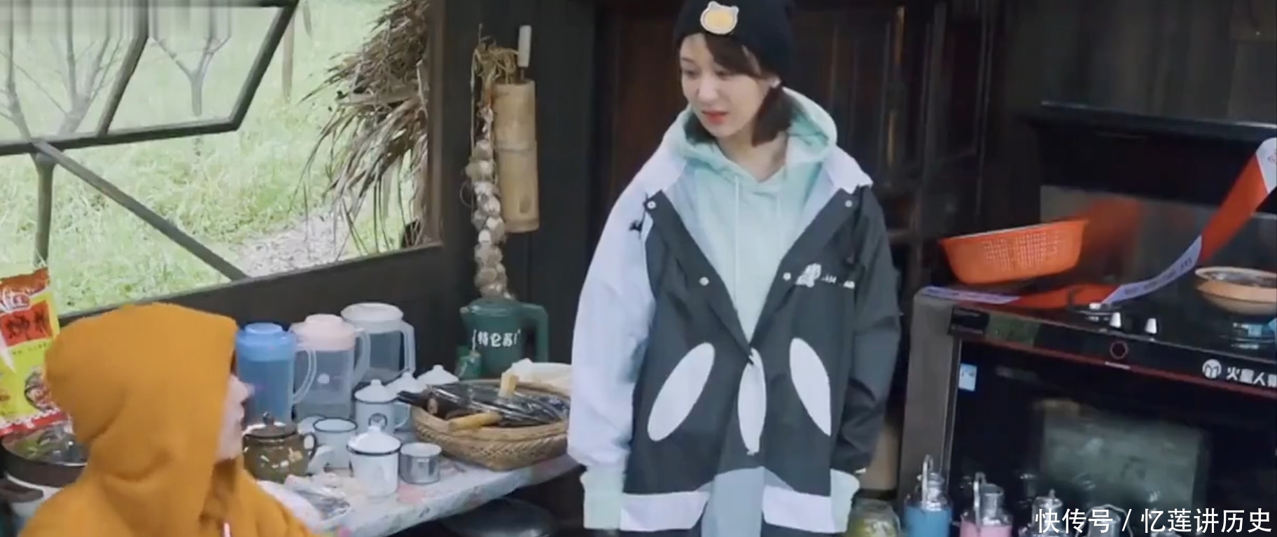 何炅 杨紫对网上传和张艺兴恋爱的消息无解,何炅一句话说出关键:为啥