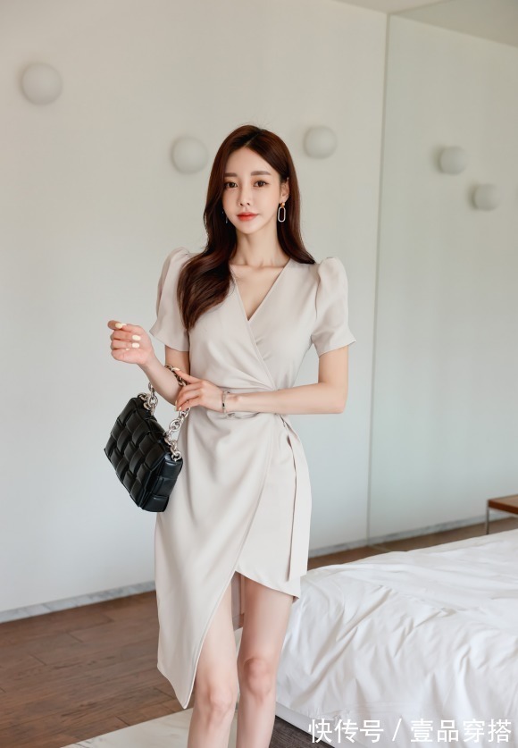 女神孙允珠高清时尚搭配:奶油香芋雅致淡咖拿铁西装裙