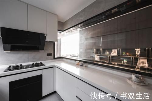 亮点|232平超大复式,主打黑白现代风,轻奢感满屋“四溢”