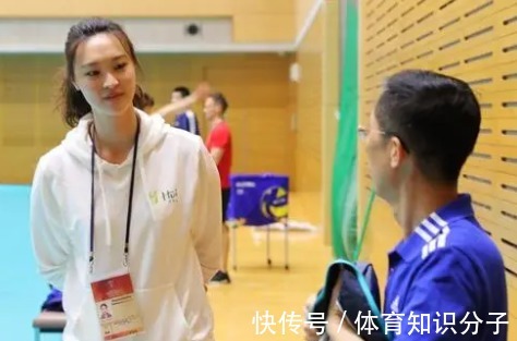 惠若琪|女排教练组最佳组合:惠若琪执教,郎平旁边辅助,蔡斌出任助教