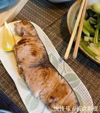 烤鱼|巨星变全职主妇!Ella「煮饭快没招」上网求救 汤勺网揪亮点