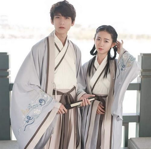 明明是破产三巨头之一，相比于JK和汉服，为什么洛丽塔受众低很多