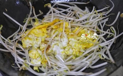 既是菜也是主食，就连南方人也抗拒不了它的美味，食材不多但好吃