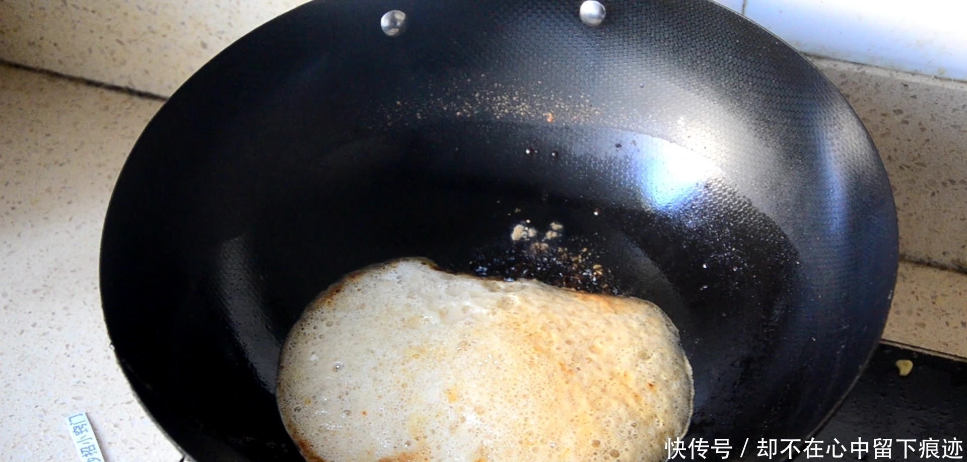 生锈的铁锅别扔了,学会1个小窍门,旧锅变新锅,好方法抓紧学