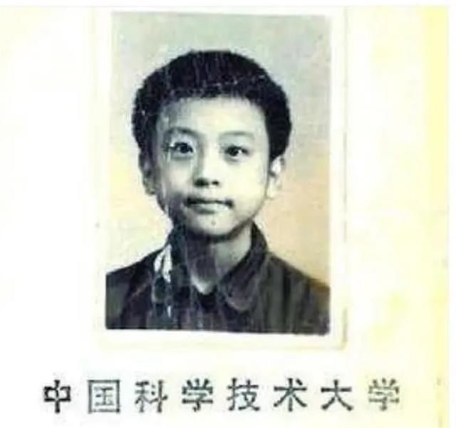 天才在左疯子在右#他18岁读博士,是未来的诺奖天才,晚年陨落说后悔加入少年班