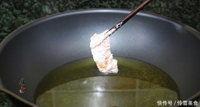 这款家常开胃菜,孩子隔三差五就喊馋,酸甜香酥,连汁都不剩