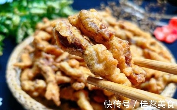 焯水|教你炸出酥脆蘑菇,裹上面粉有技巧,脆香又不油腻