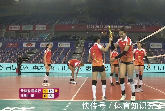 天津女排|天津女排7连胜升至榜首,袁心玥10扣6拦砍16分,李盈莹12分