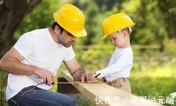 儿子|果汁被萌娃喝出红酒范,逗翻在场众人,孩子长大后肯定拿奥斯卡