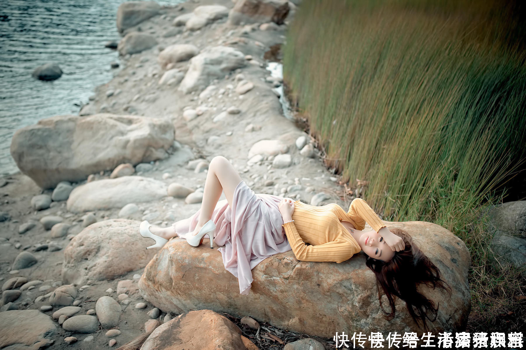 长发|长发美女黄色小衫丝质长裙海边清新写真美极了