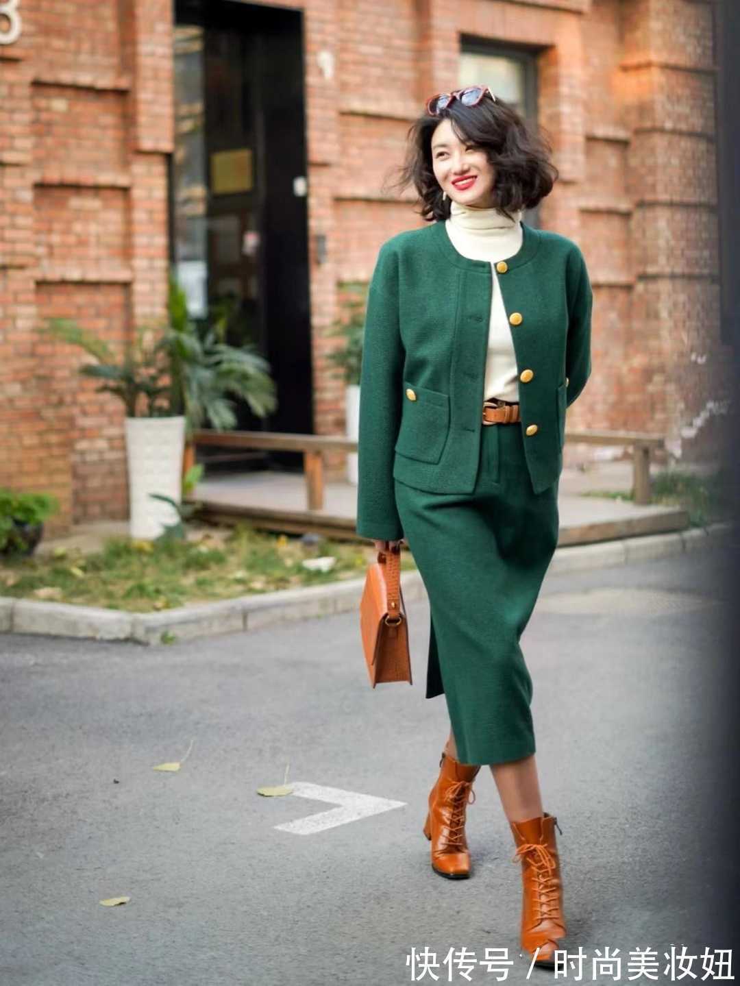驼色 超显气质的“撞色”穿搭,每一套都很复古优雅,适合40岁女人