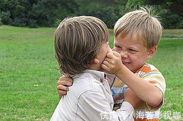 |搞笑外国人:男孩女孩食物盲盒挑战游戏,你觉得谁胜利了呢?