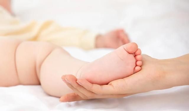 关于宝宝光脚,你误会了多少很多家长后悔看晚了