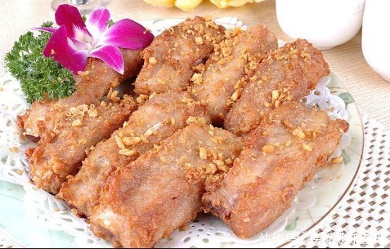 爱吃排骨的有口福了!排骨蒜香浓郁,不油腻,孩子每次不够吃