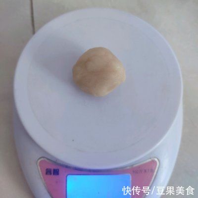 香浓美味的迷你小桃酥，一口一个，大人小孩都爱吃