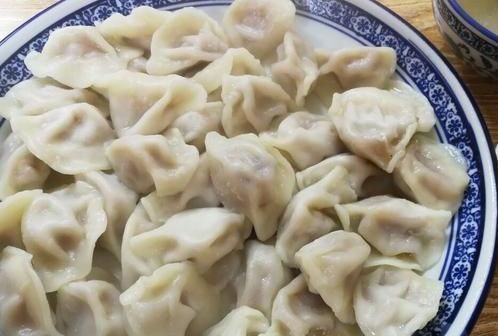饺子|调肉馅时,用料酒去腥就错了,看看饭店的做法,肉馅鲜嫩又多汁