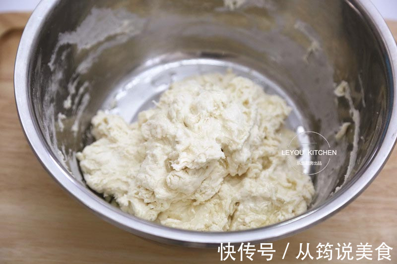 烙饼干硬那是方法不对,试试这种,用凉水和面,照样软软的