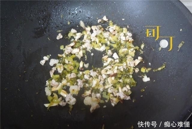 餐馆|油豆腐这么做你估计没尝过,农家餐馆里卖30元,2分钟你就能学会