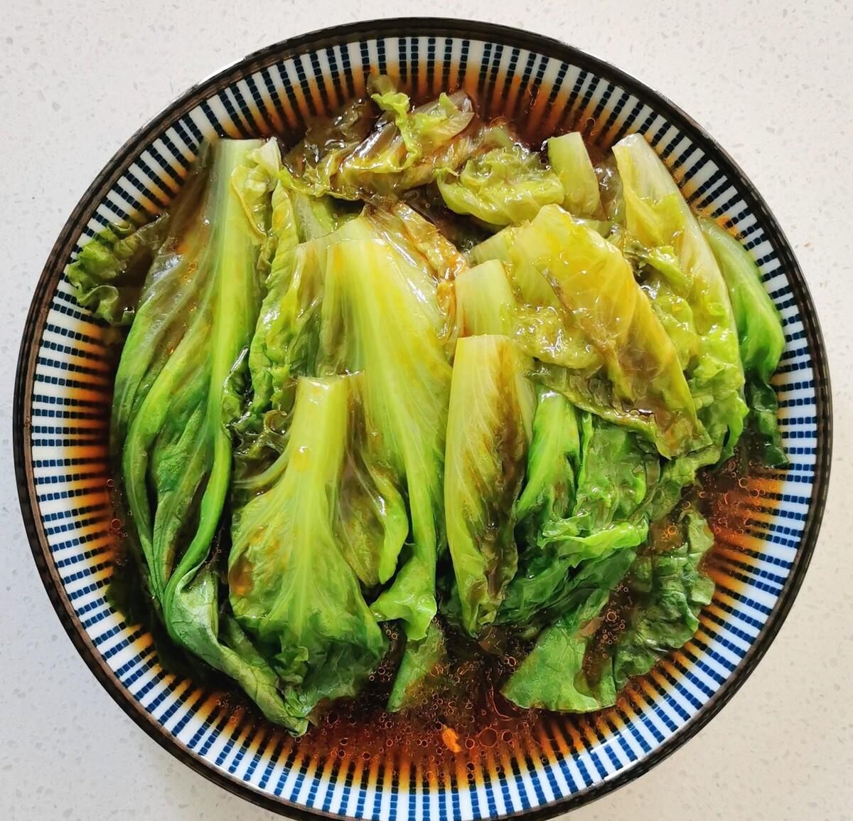 蚝油炒生菜，鲜香爽口，超美味的家常菜，做法简单，吃不腻的美食