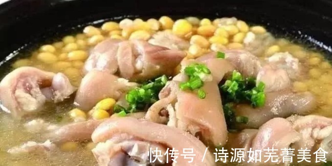 炖猪蹄有讲究，掌握“1个技巧”，猪蹄炖得软烂不腥，香味浓郁！