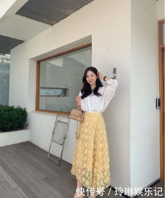 腿粗、胯宽的中年女性,快收下“半身裙显瘦”穿搭,照着穿准没错