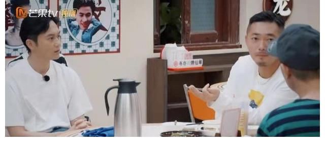 《大湾仔的夜》陈小春化身彩虹精，花式赞美店长林晓峰