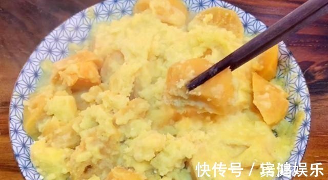 小米面|失眠最怕这菜,简单蒸一蒸,隔三差五吃,一觉睡到自然醒