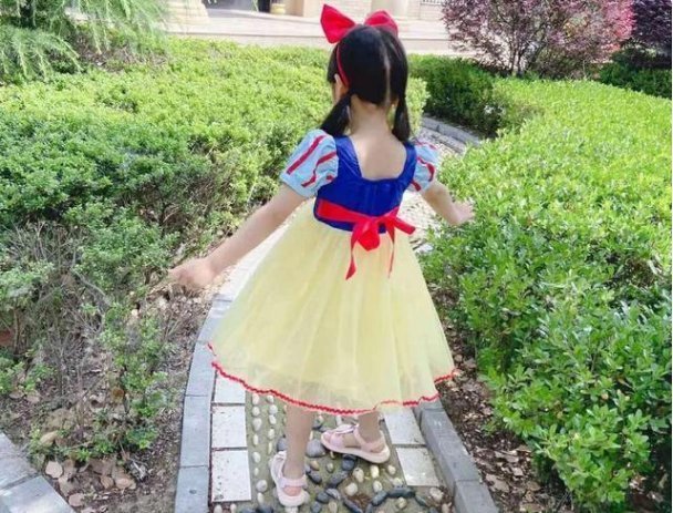 宝妈|别让孩子穿这几类衣服去幼儿园,容易遭老师反感,家长可得长点心