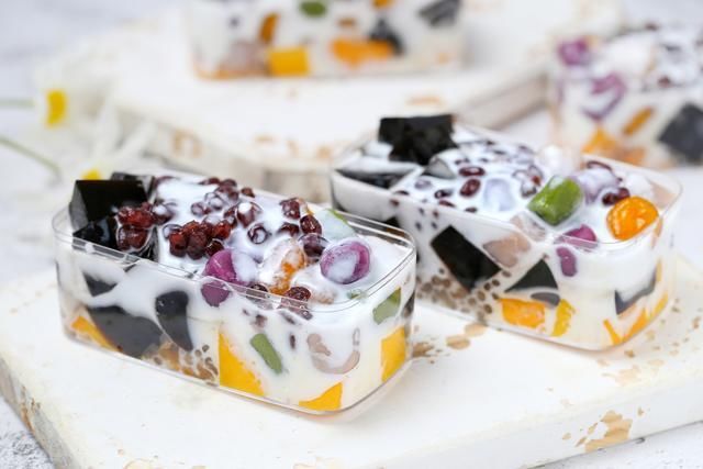 西米|夏日解暑小甜品，椰香浓郁、清凉爽口，吃着巨过瘾，完胜奶茶店