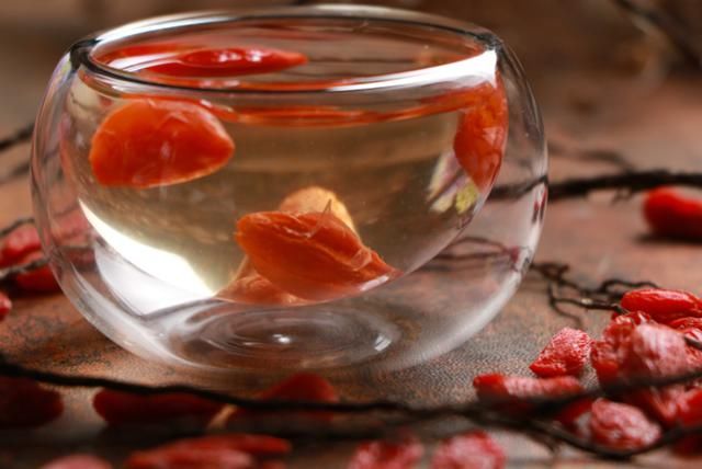 枸杞干吃好还是泡水喝好？不知道这几点，营养只会白白浪费