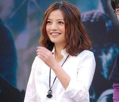 梨花卷 女人到了40岁,尽量别留这3种“大妈”发型,自以为时髦其实很土