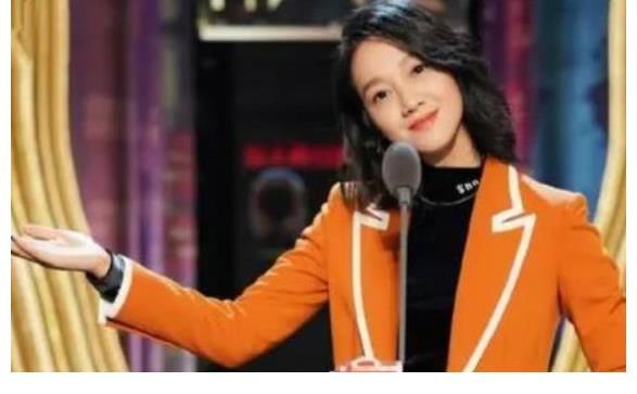 从主持一姐沦为网红明星，朱丹还以为只是叫错人名那么简单吗