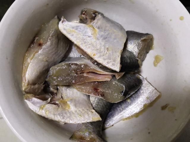 干煎|雨天宅家做美食,简单的干煎白鳞鱼吃出小幸福