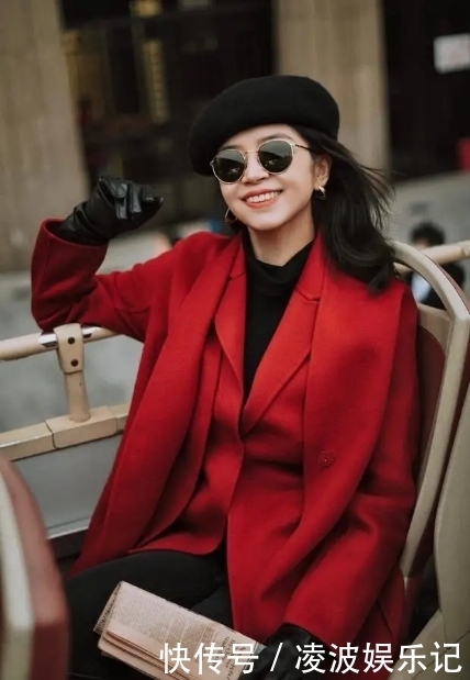 三木的“红色大衣穿搭”真美,喜庆又洋气,圣诞、新年照穿就对