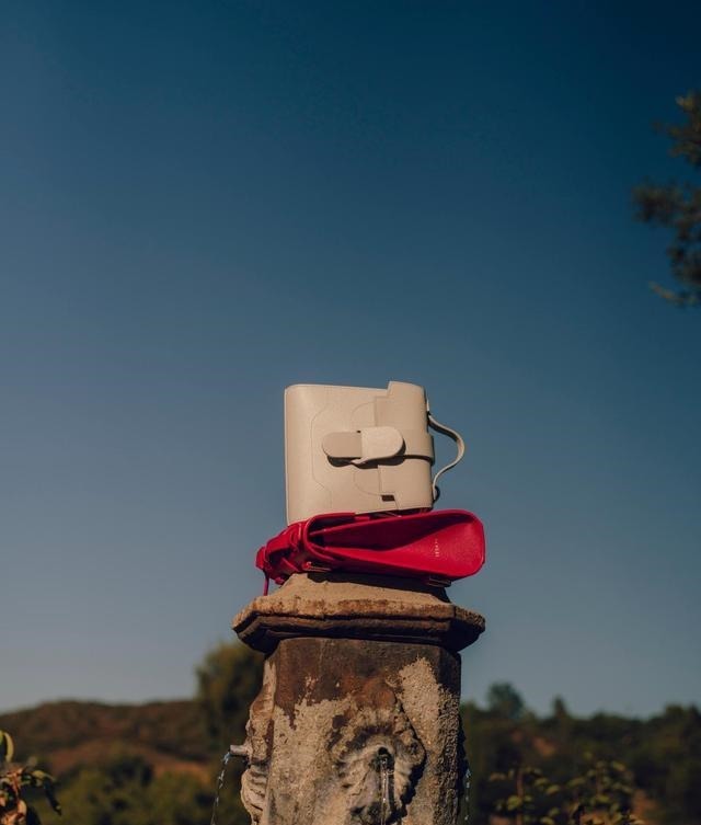 活跃感 明星挚爱百搭手袋 新晋欧美轻奢品牌SENREVE风靡中国!