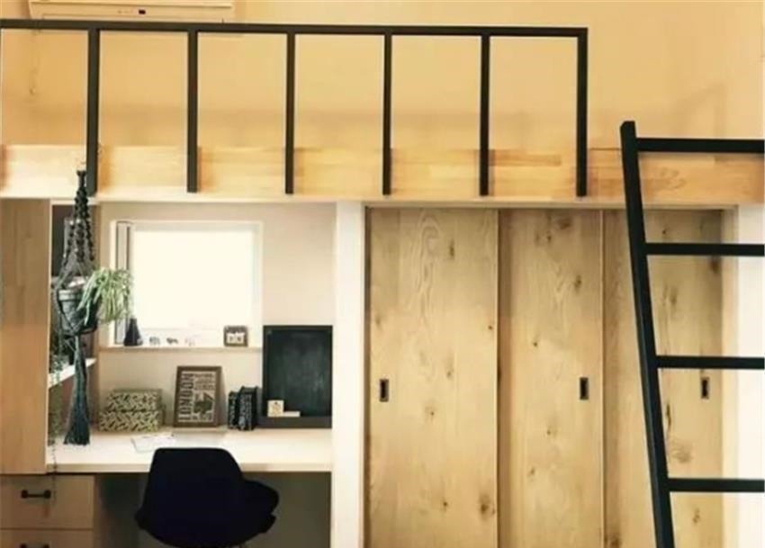 盒子|35㎡小公寓,夫妻俩把床抬高1米后睡在“盒子”里?这设计够巧妙