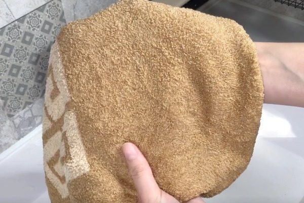 异味|毛巾用久了油腻发黄有异味，教你一招，洗完柔软又干净，没异味！