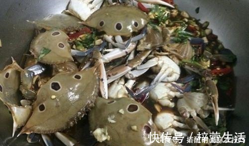 清蒸|螃蟹别在清蒸来吃了,教你一个螃蟹新做法,味道鲜美营养丰富