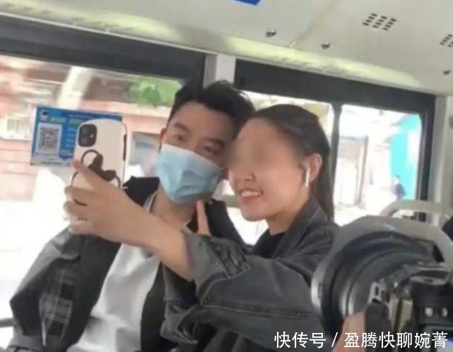 整个城市吃狗粮!“郑恺爱苗苗”出现大屏上,夫妻甜蜜羡煞旁人