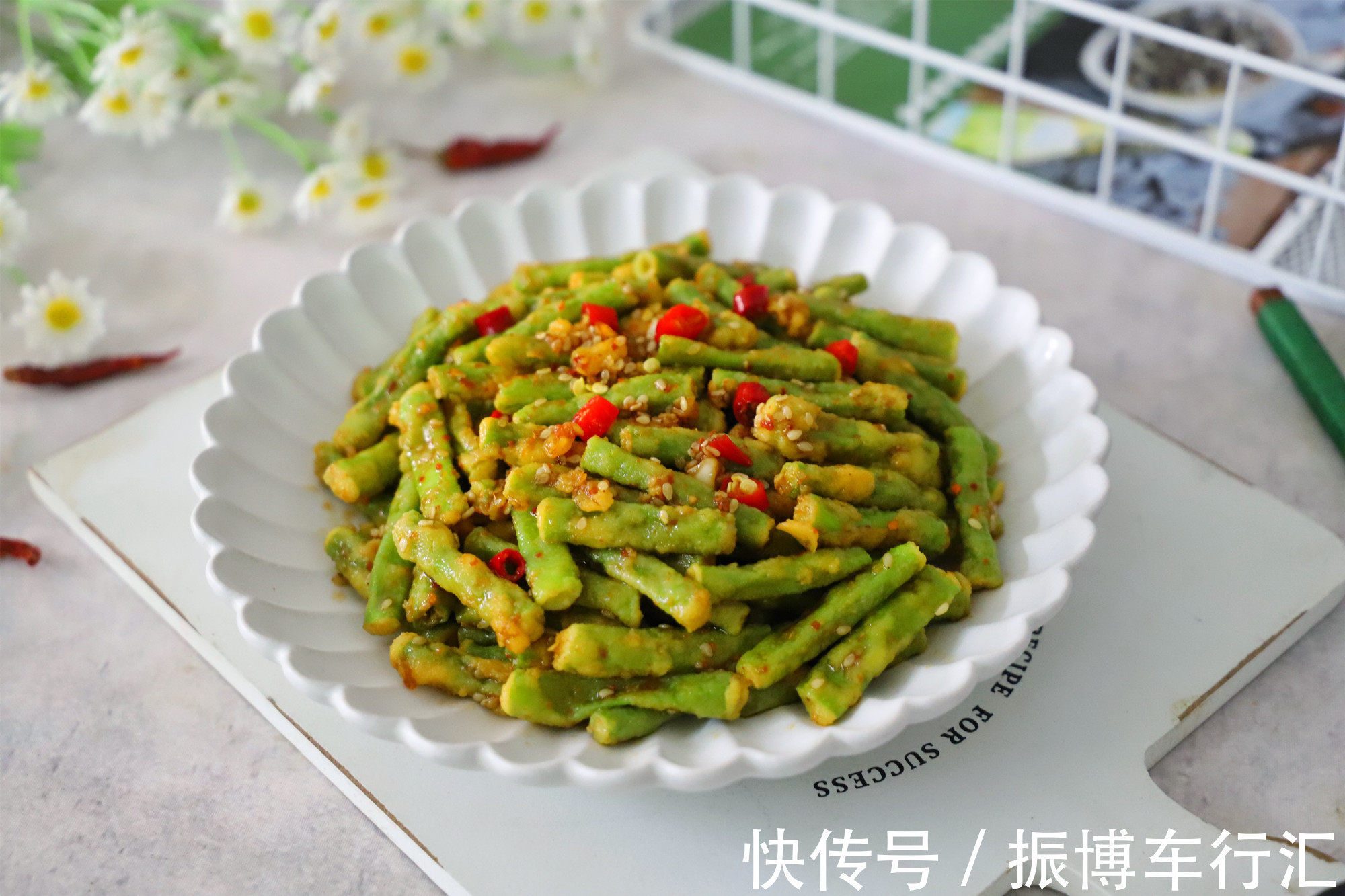 小米椒|豆角里打入1个鸡蛋,不炒不煮,没想到如此好吃,开胃解腻不长肉