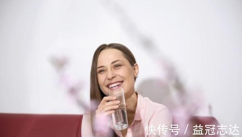 饮料|五种饮水习惯,或许比熬夜还催人老,很多人不懂,抓紧改不吃亏