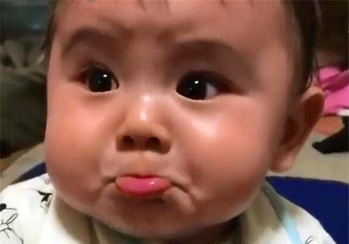 宝妈|6个月宝宝断奶第一天,妈妈下班回家看到儿子的表情,心都酥化了