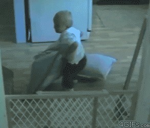 |搞笑GIF段子:今天新买的苹果手机,找了好几家了都贴不上膜!