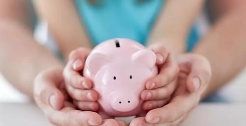 回事|超过这个年龄还不给“零花钱”,孩子就会偷,家长别不当回事