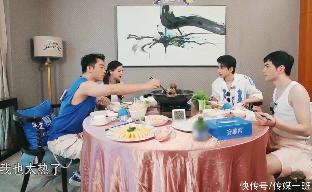 羽绒服|《奔跑吧兄弟》三亚开海滩派对,为博眼球让明星38度高温穿羽绒服